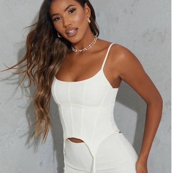 Pretty Little Thing Cream Woven Structured Extreme Stirrup Hem Top - Picture 1 of 4